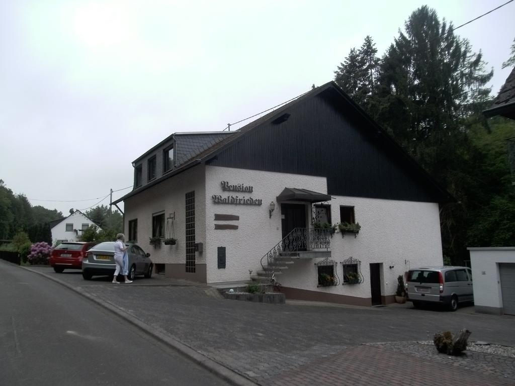 Pension Waldfrieden Maring-Noviand Zimmer foto