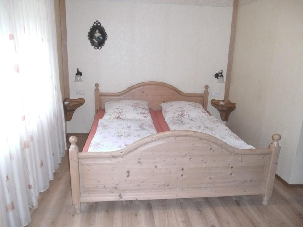 Pension Waldfrieden Maring-Noviand Zimmer foto