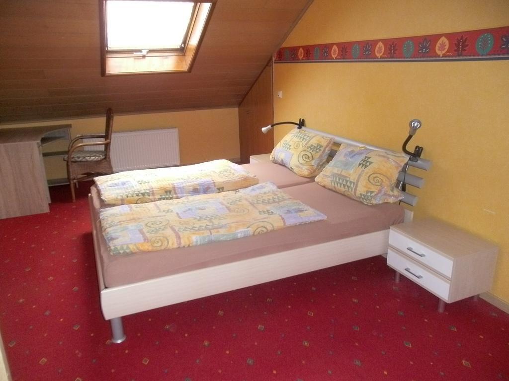 Pension Waldfrieden Maring-Noviand Zimmer foto