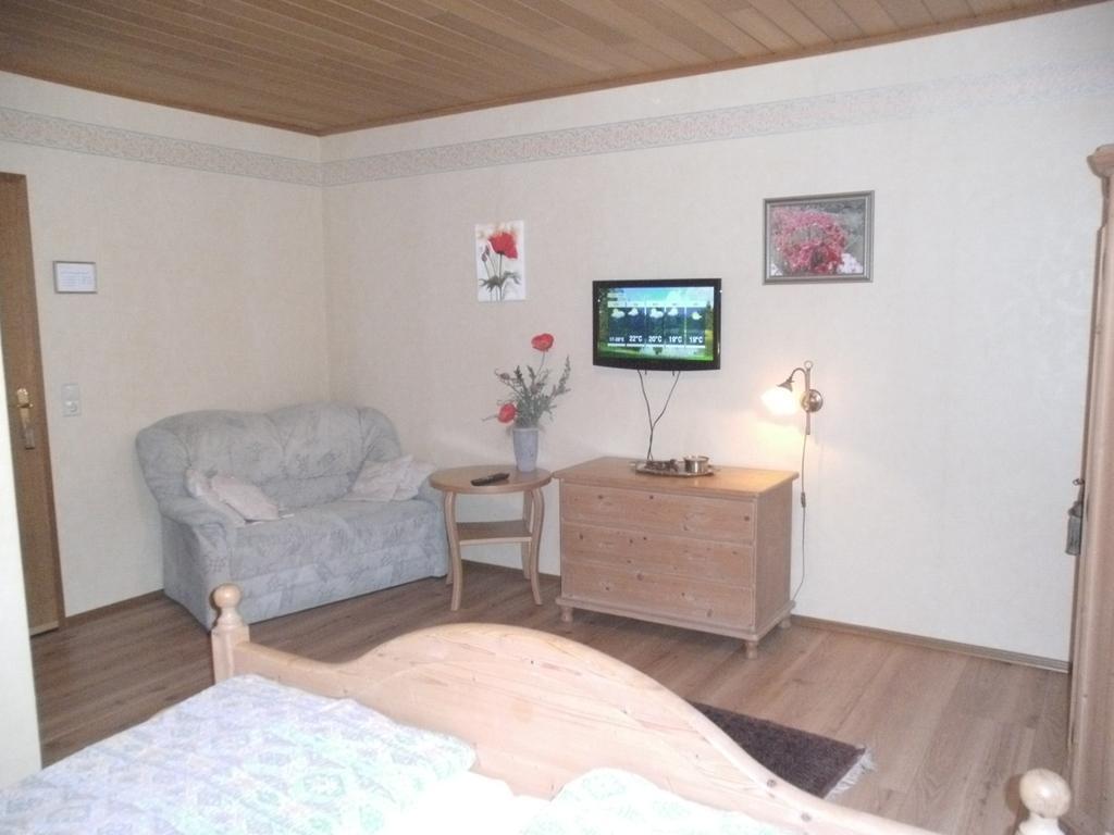 Pension Waldfrieden Maring-Noviand Zimmer foto