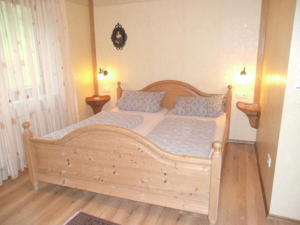 Pension Waldfrieden Maring-Noviand Zimmer foto