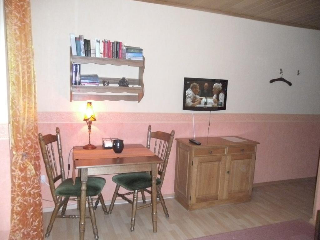 Pension Waldfrieden Maring-Noviand Zimmer foto