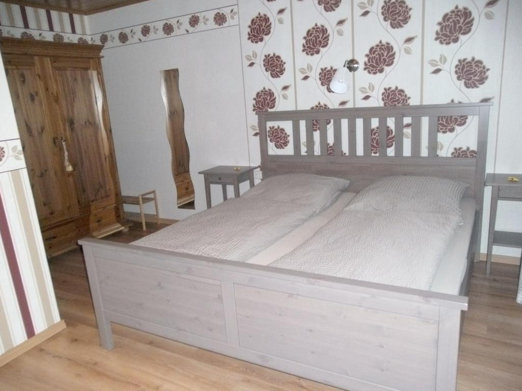 Pension Waldfrieden Maring-Noviand Zimmer foto
