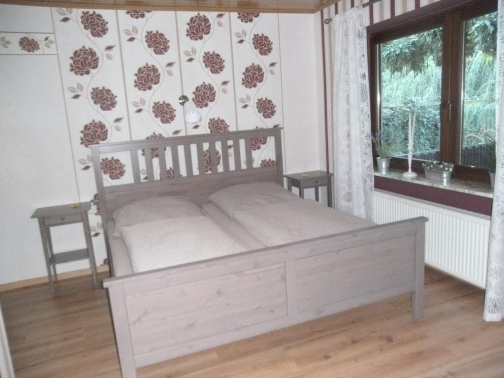 Pension Waldfrieden Maring-Noviand Zimmer foto