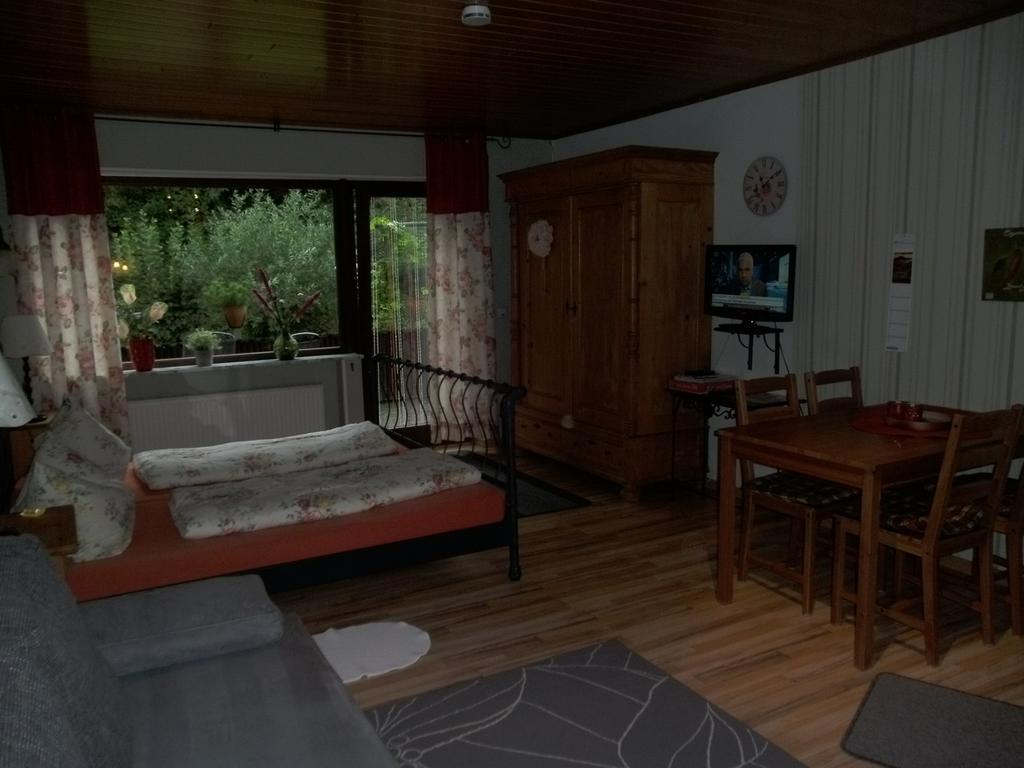 Pension Waldfrieden Maring-Noviand Zimmer foto