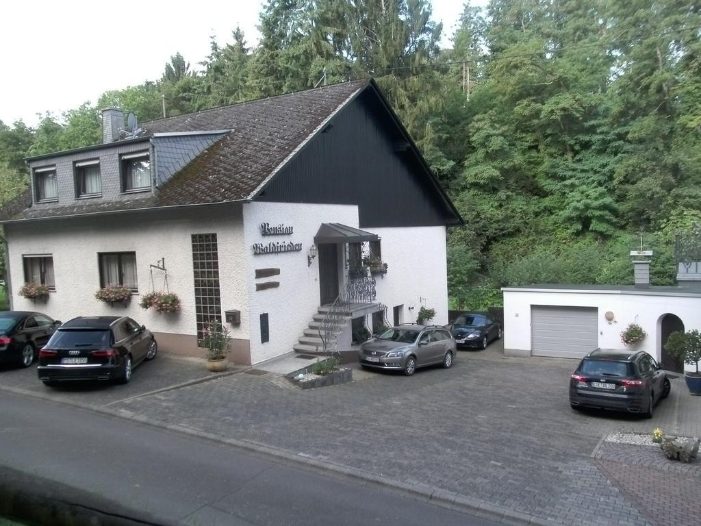 Pension Waldfrieden Maring-Noviand Zimmer foto